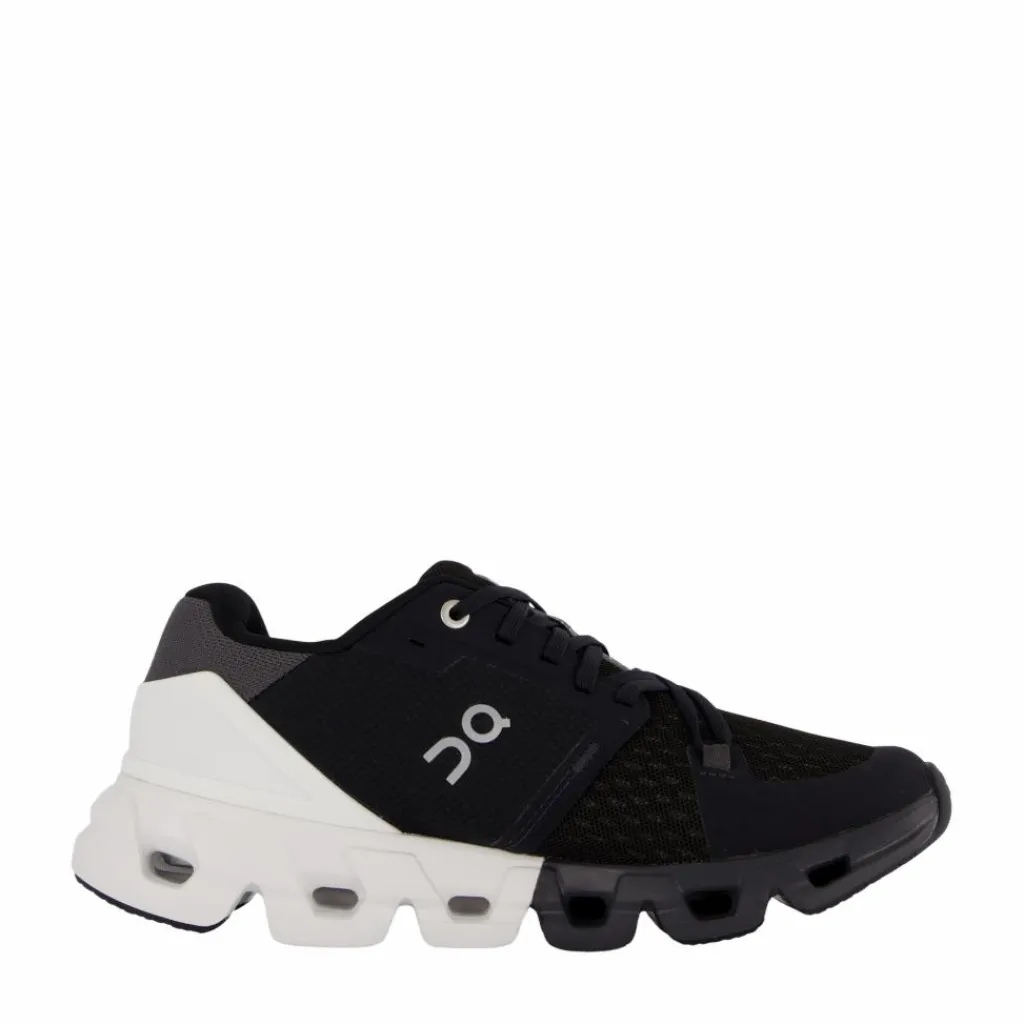 On Cloudflyer 4 Black/white* Löpning|Löparskor