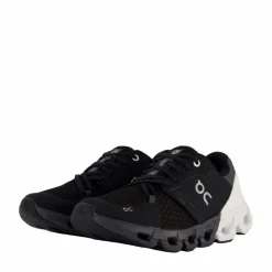 On Cloudflyer 4 Black/white* Löpning|Löparskor
