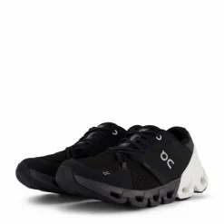 On Cloudflyer 4 Black/white* Löpning|Löparskor