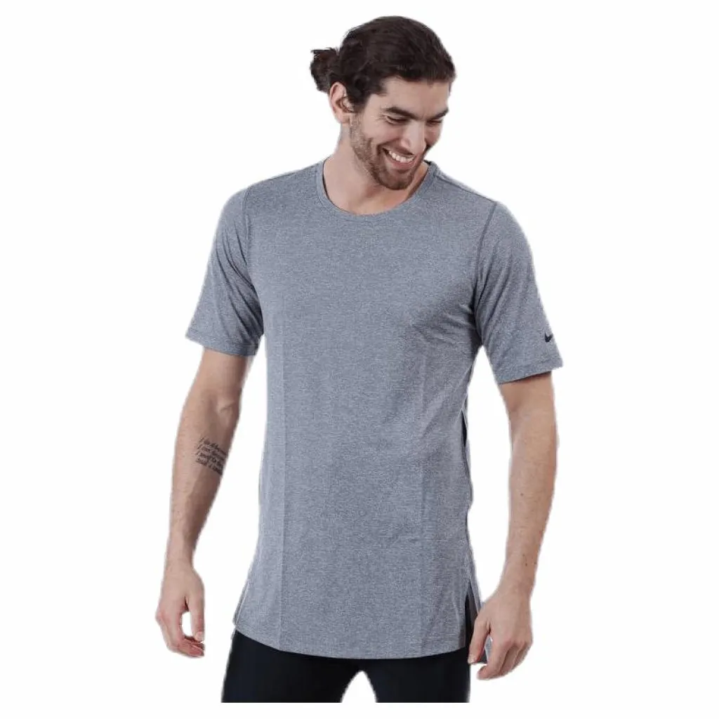Nike Top SS Fitted Utility Grey* T-Shirts|Träning